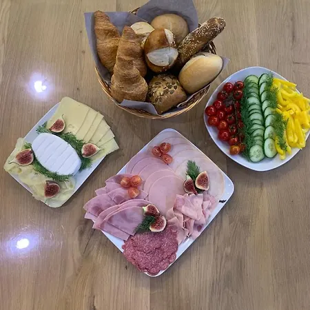 Wow! Lage! Schoene 2-zimmer Wohnung!