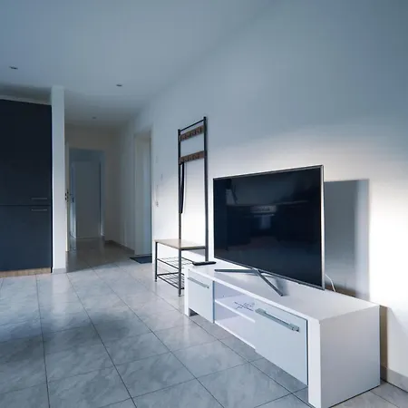 Wow! Lage! Schöne 2-zimmer Wohnung! *