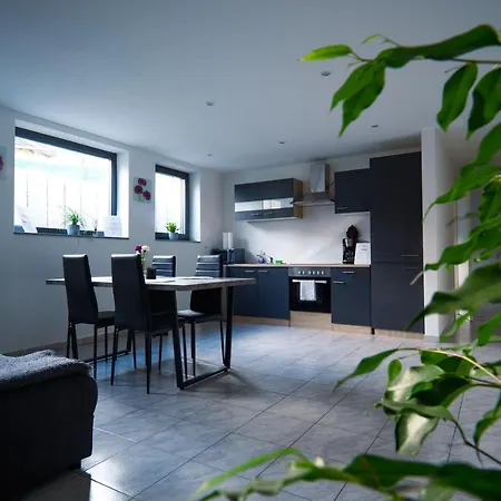 Wow! Lage! Schoene 2-zimmer Wohnung!