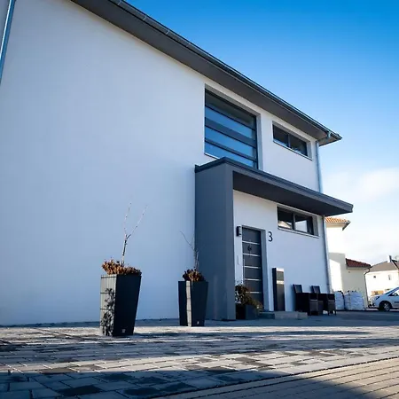 Wow! Lage! Schoene 2-zimmer Wohnung!