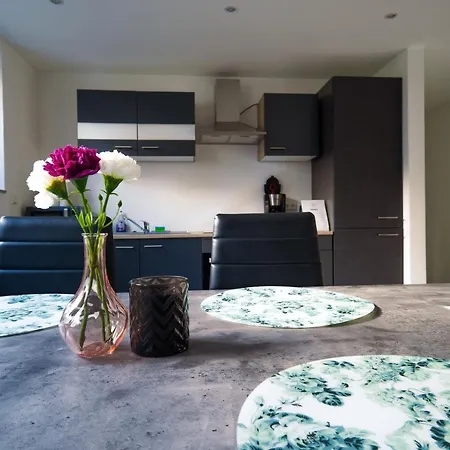 Wow! Lage! Schoene 2-zimmer Wohnung! *